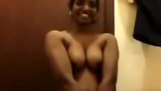 Secret tamil xxx selfie video of nurse bathing