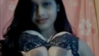 Delhi bhabhi showing boobs in zoom call