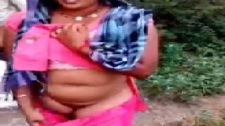 Village aunty sex with lover caught in jungle