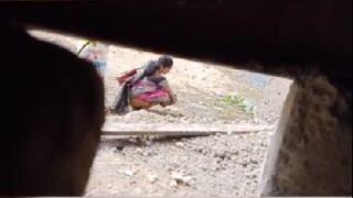 Desi aunty and daughter peeing caught