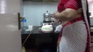 Desi bbw aunty home sex in kitchen