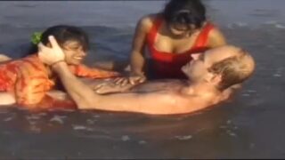 Two desi randi outdoor xxx with foreigner