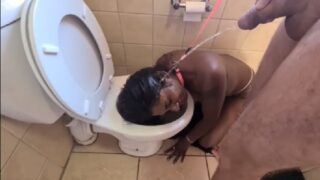 Pissing and flushing sexy indian whore face
