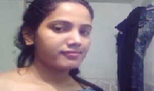 Delhi sexy girl showing huge boobs in hostel