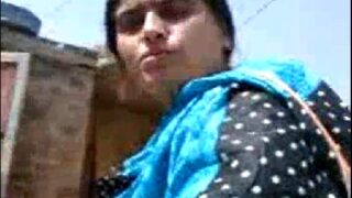 Village punjabi bhabhi blowjob outside home