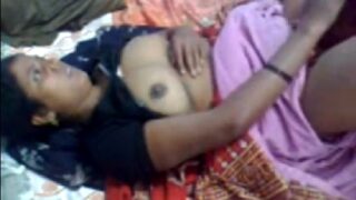 Desi aunty sex with landlord for cash