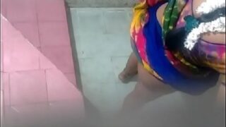 Tamil aunty washing pussy in bathroom