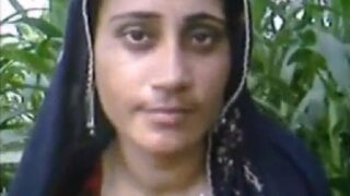 Pakistan village aunty sex in field