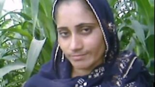 Mature pakistani aunty fuck in outdoor
