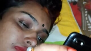 Dehati bhabhi on phone with naked body