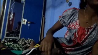 Tamil village bhabhi handjob sex to devar