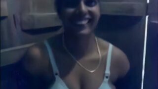 Bengali aunty saroja showing boobs secretly