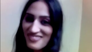 Sexy kashmiri college girl boobs show