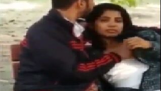 Delhi married girl sex with bf in park