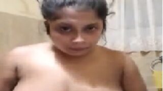 Delhi rich aunty nude bath for bf