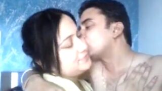Gujarat nude aunty kissing lover porn