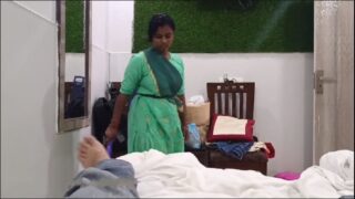 Beautiful desi naukrani chudai clip