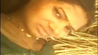 Village tamil girl pussy sex mms in field