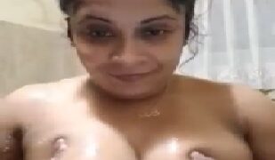 Bengali boudi naughty bathing selfie