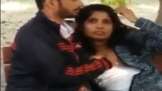 Delhi girl blowjob to bf in nehru park