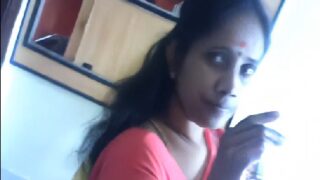 Fingering tamil bhabhi in saree at office