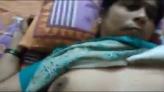 Tamil aunty in saree showing off boobs