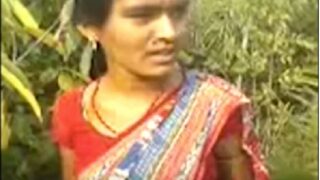 UP village aunty saree strip sex in jungle