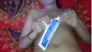 Desi nude bhabhi uses toothpaste for fucking