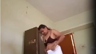 Secretly recorded mms of padosi aunty sex affair