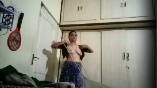 Bengali aunty nude saree draping video