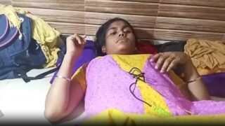 Dusky andhra maid showing nude body for cash