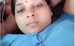 Bihari komal bhabhi removes saree and takes selfie