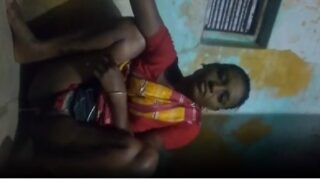 Tamilnadu village mature aunty showing pussy at hut