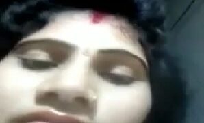 Dehati bhabhi in saree steamy video call sex with bf