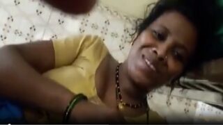 Madurai lady bhanu stripped saree giving blowjob to lover