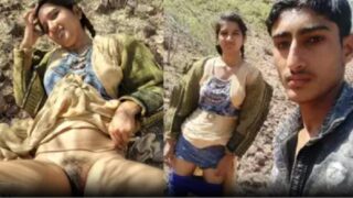 Pakistani girl wild caught sex with lover in open field