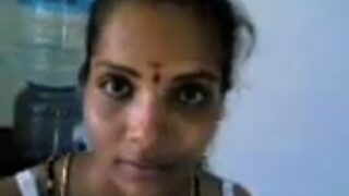 Tamil aunty renuka saree showing big boobs in kitchen