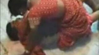 bhopal maid in saree enjoys penis of boss in her choot