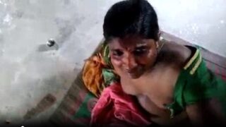 dusky kamwali bai in saree shows boobs to boss